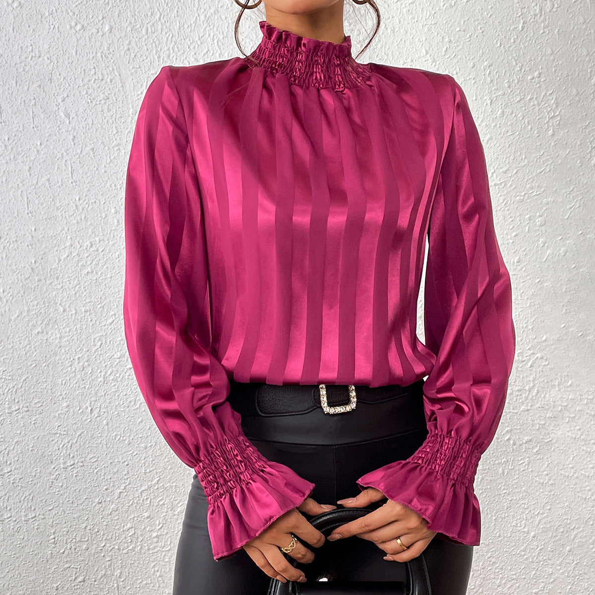 Elegante camicetta in raso con collo alto da donna - Top con maniche a balze arricciate