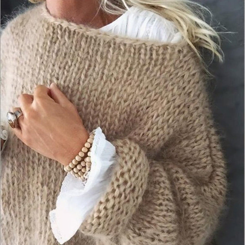 Maglione lavorato a maglia elegante e alla moda per donna