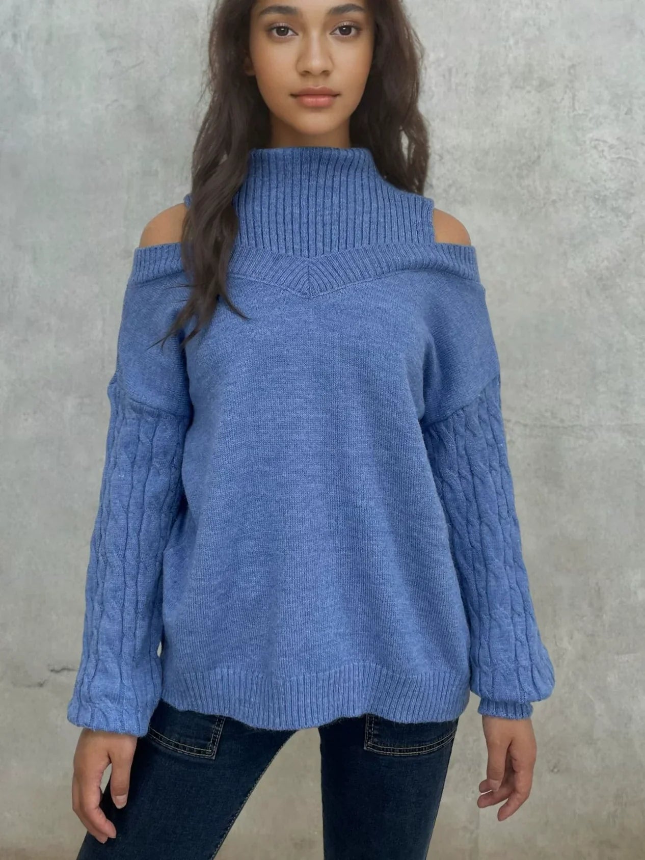 Maglione a Coste con Spalle Scoperte da Donna – Vestibilità Comoda ed Elegante