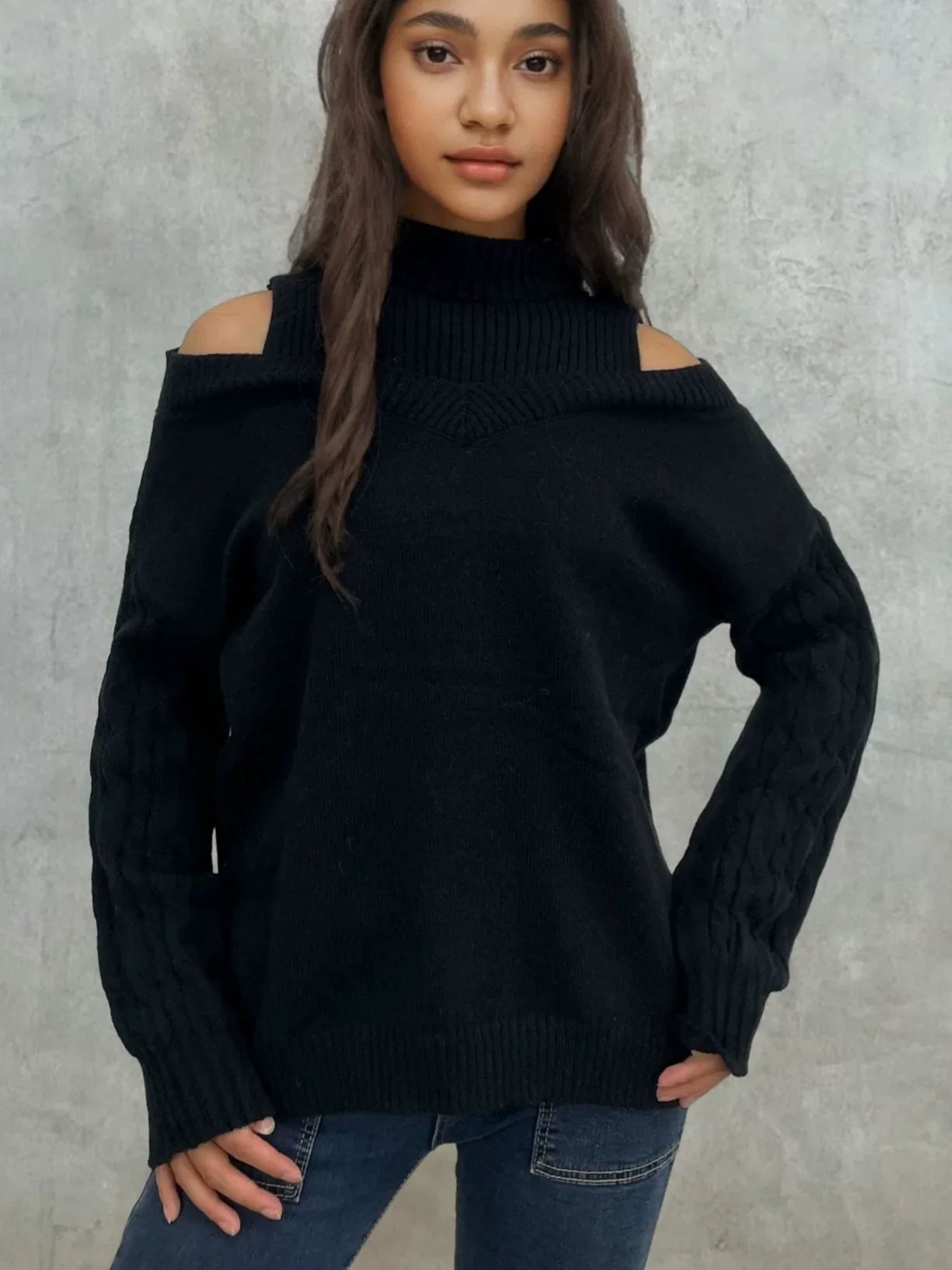 Maglione a Coste con Spalle Scoperte da Donna – Vestibilità Comoda ed Elegante