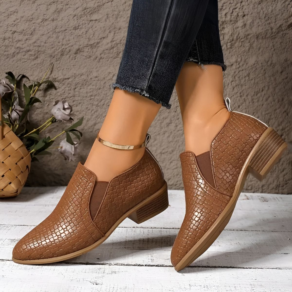 Scarpe Oxford da donna in pelle intrecciata nera - Tacco largo slip-on