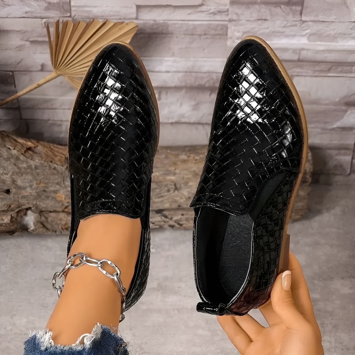 Scarpe Oxford da donna in pelle intrecciata nera - Tacco largo slip-on