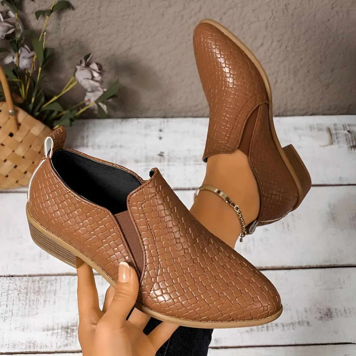Scarpe Oxford da donna in pelle intrecciata nera - Tacco largo slip-on