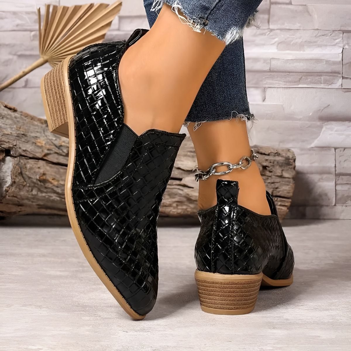 Scarpe Oxford da donna in pelle intrecciata nera - Tacco largo slip-on