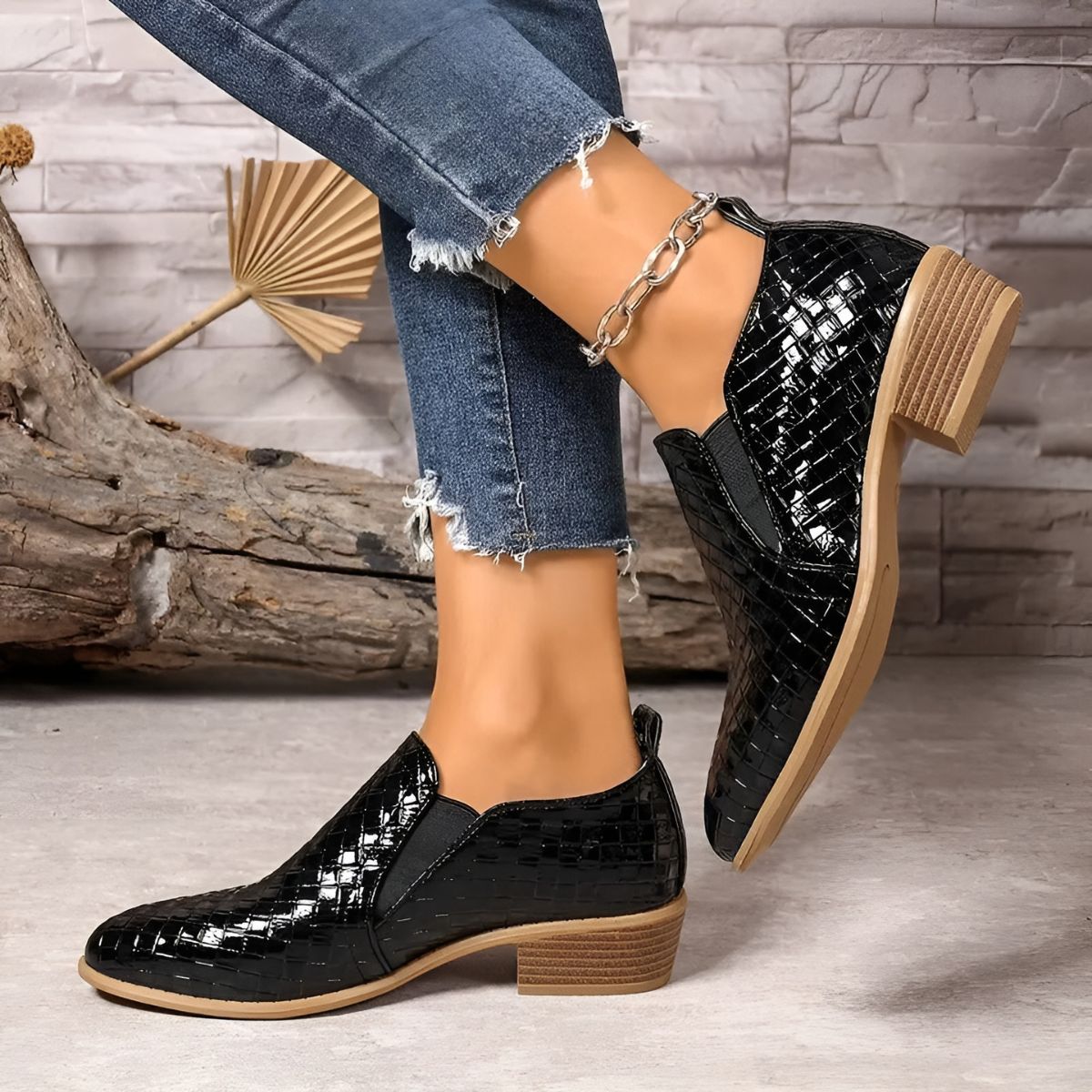 Scarpe Oxford da donna in pelle intrecciata nera - Tacco largo slip-on
