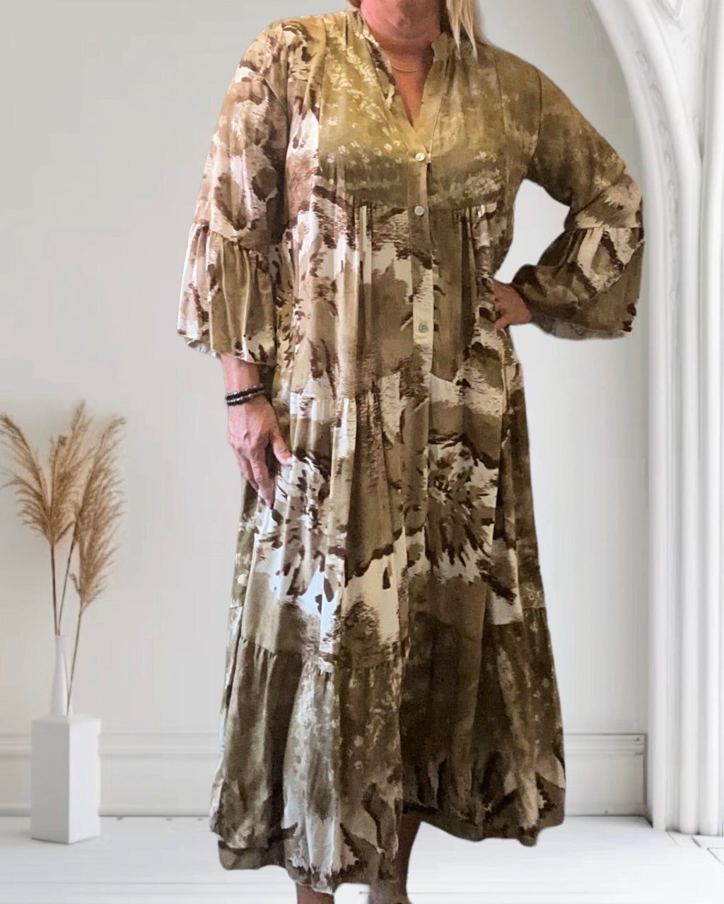 Abito lungo autunnale da donna con vestibilità ampia in beige