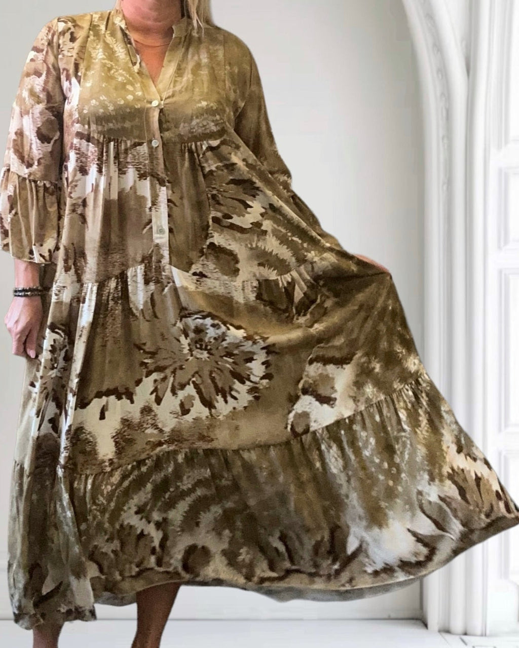 Abito lungo autunnale da donna con vestibilità ampia in beige