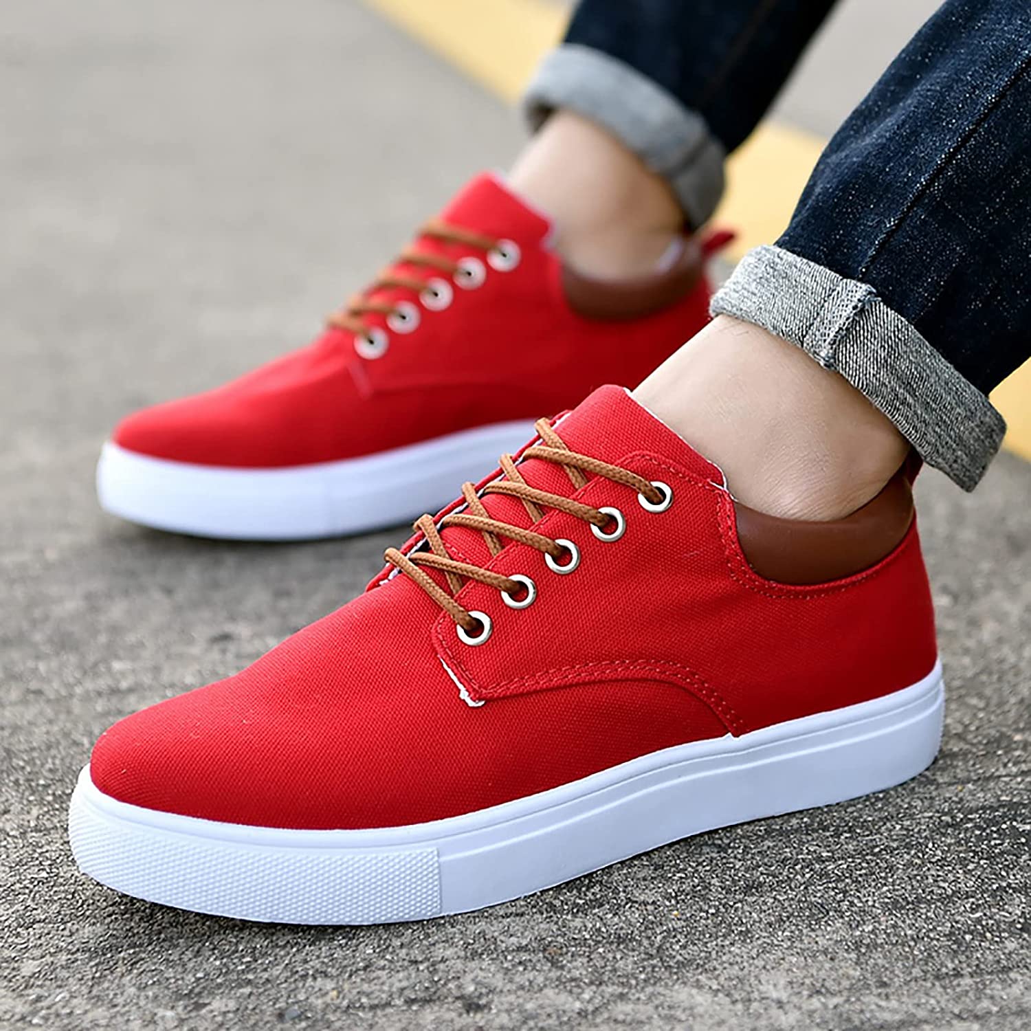 Sneakers da uomo alla moda con suola bianca