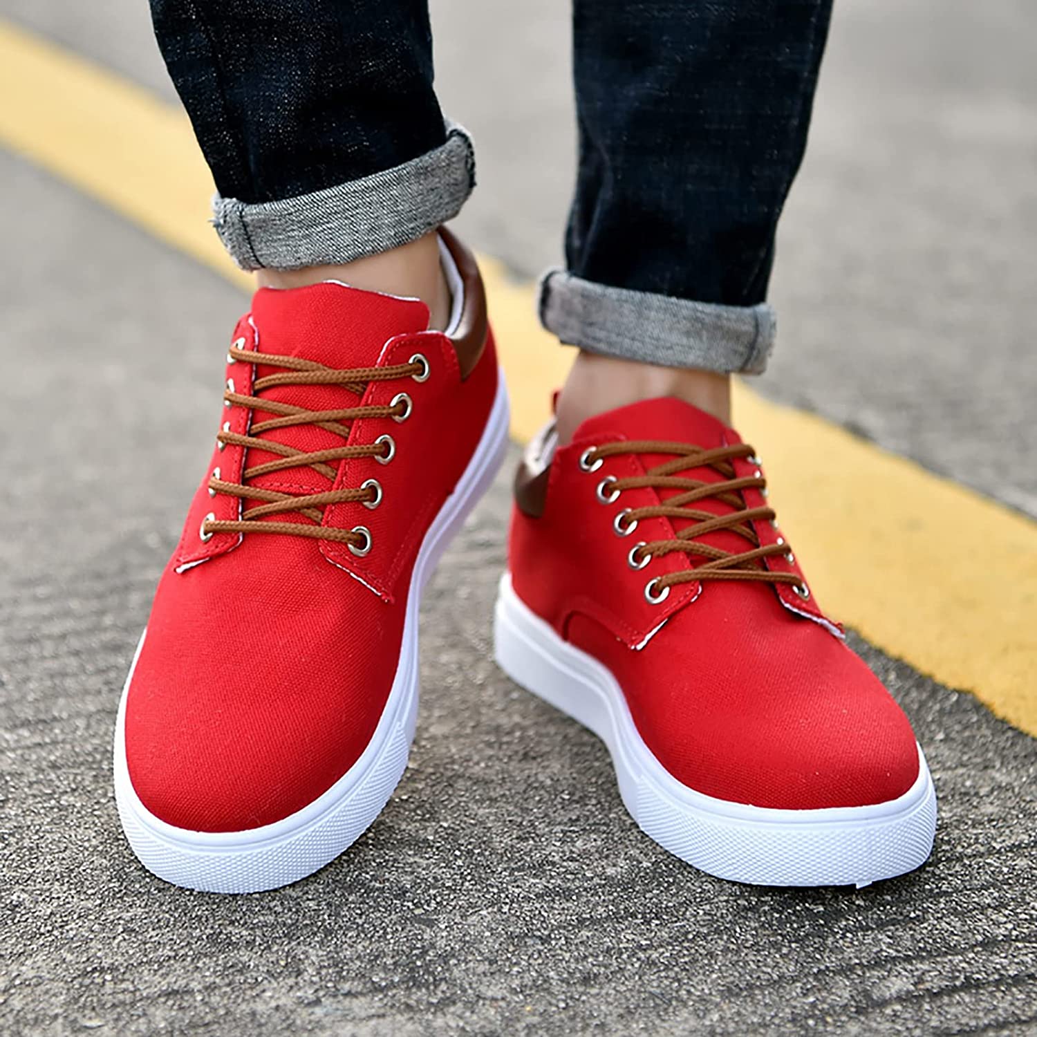 Sneakers da uomo alla moda con suola bianca
