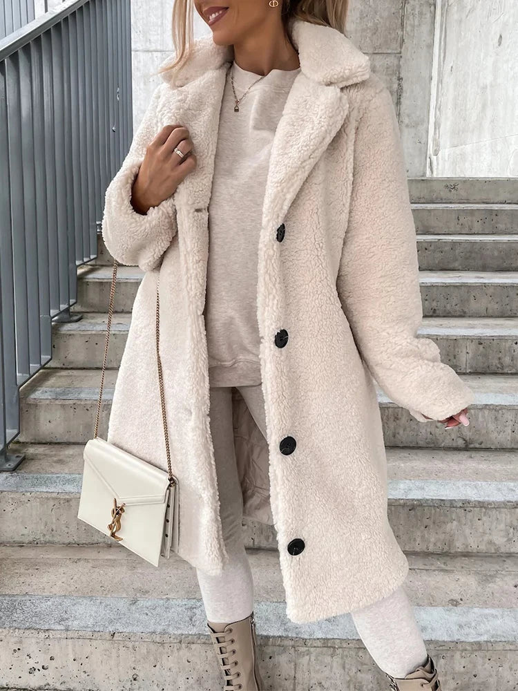 Cappotto lungo in pile beige per donna - caldo e morbido