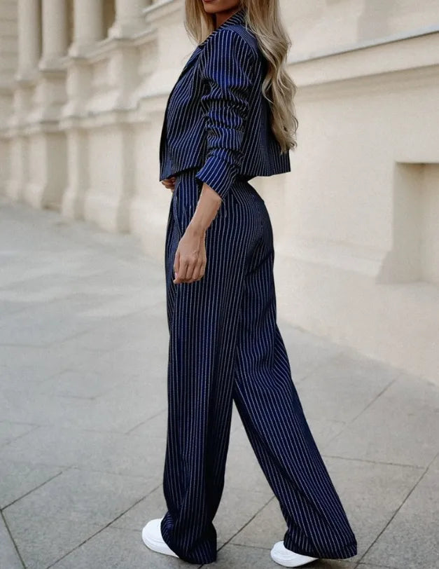 Donna Abito sartoriale moderno e sofisticato