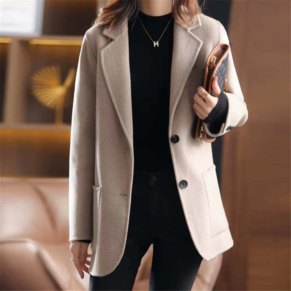Blazer da donna con bottoni e tasche