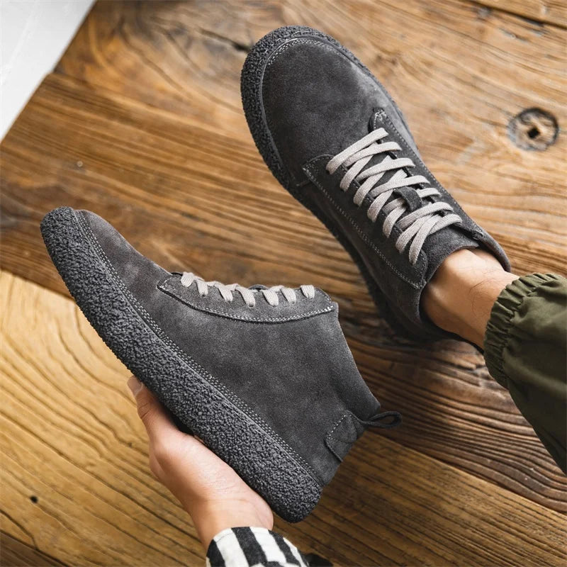 Scarpe uomo casual in pelle scamosciata – sneaker alta con suola robusta