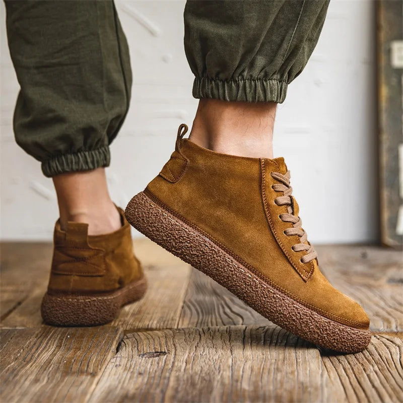 Scarpe uomo casual in pelle scamosciata – sneaker alta con suola robusta