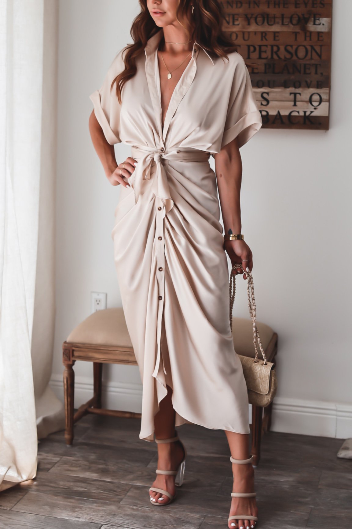 Maxi abito da donna, sofisticato ed elegante, con chiusura a bottoni