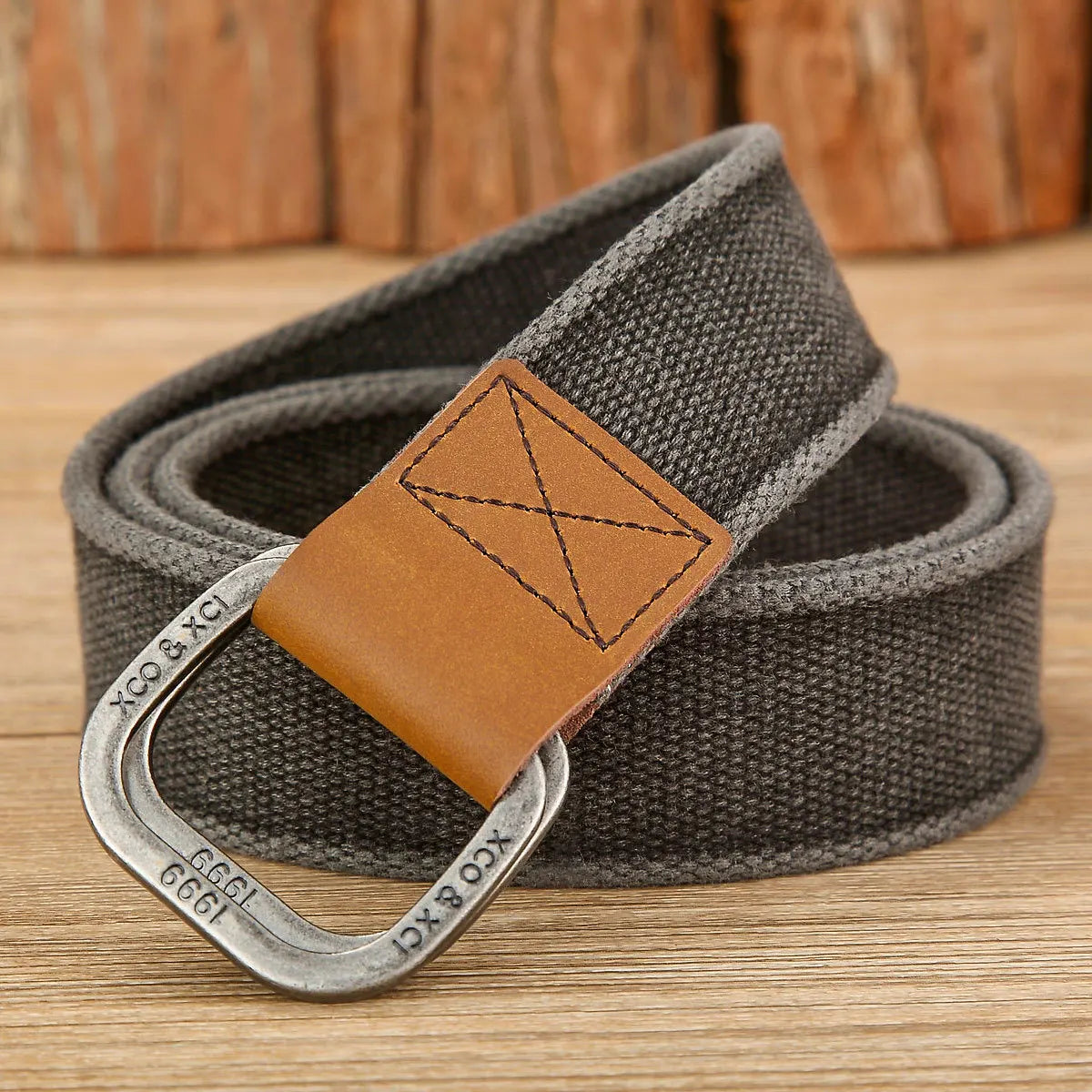 Cintura in tela di design per uomo: accessorio casual ed elegante per jeans