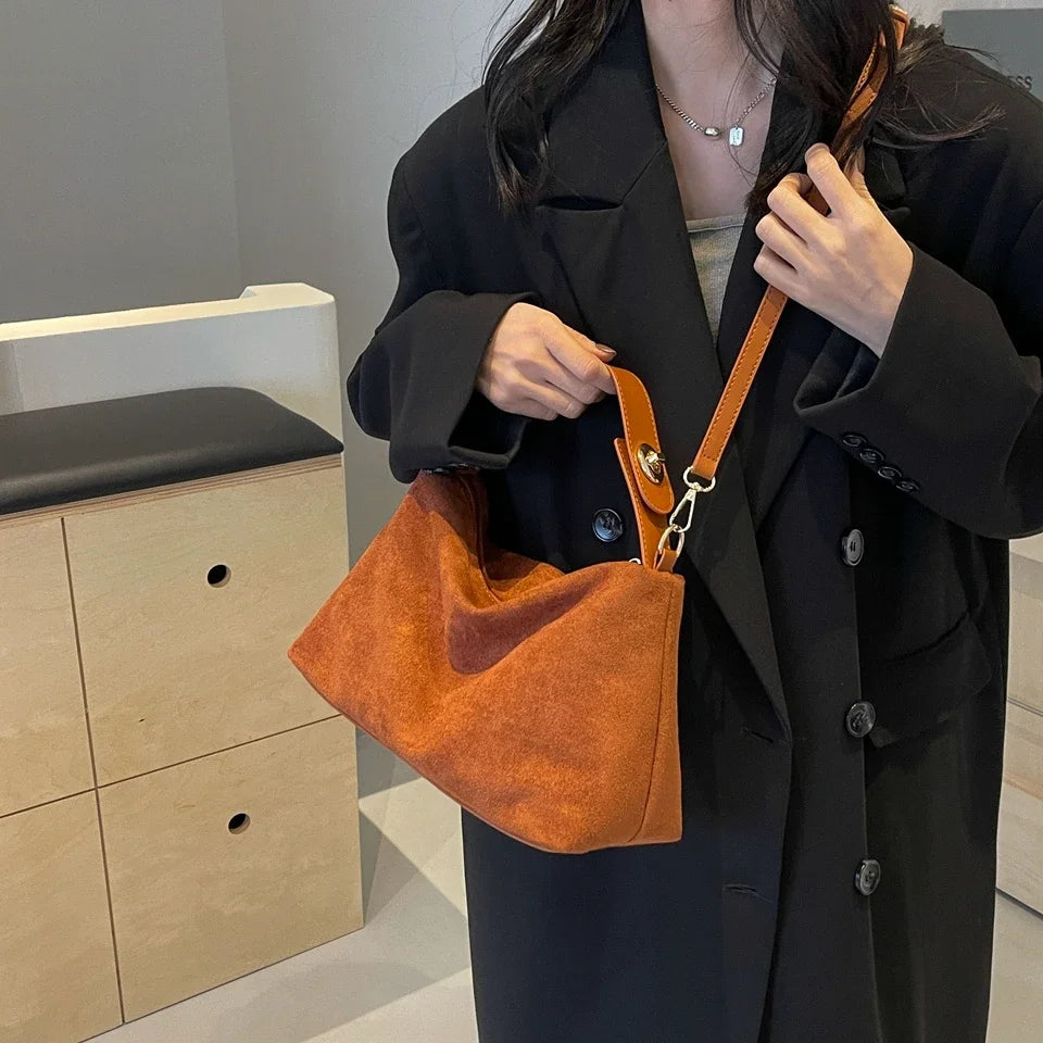 Borsa a tracolla in pelle scamosciata da donna