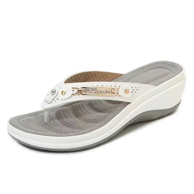 Pantofole estive ortopediche da donna con zeppa bassa – Plantare morbido imbottito, design traspirante e di supporto per comfort tutto il giorno