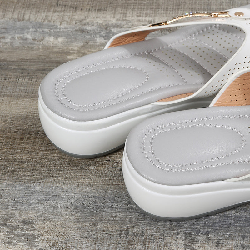 Infradito comode da donna con tacco piccolo - leggere, casual, per passeggiate e spiaggia