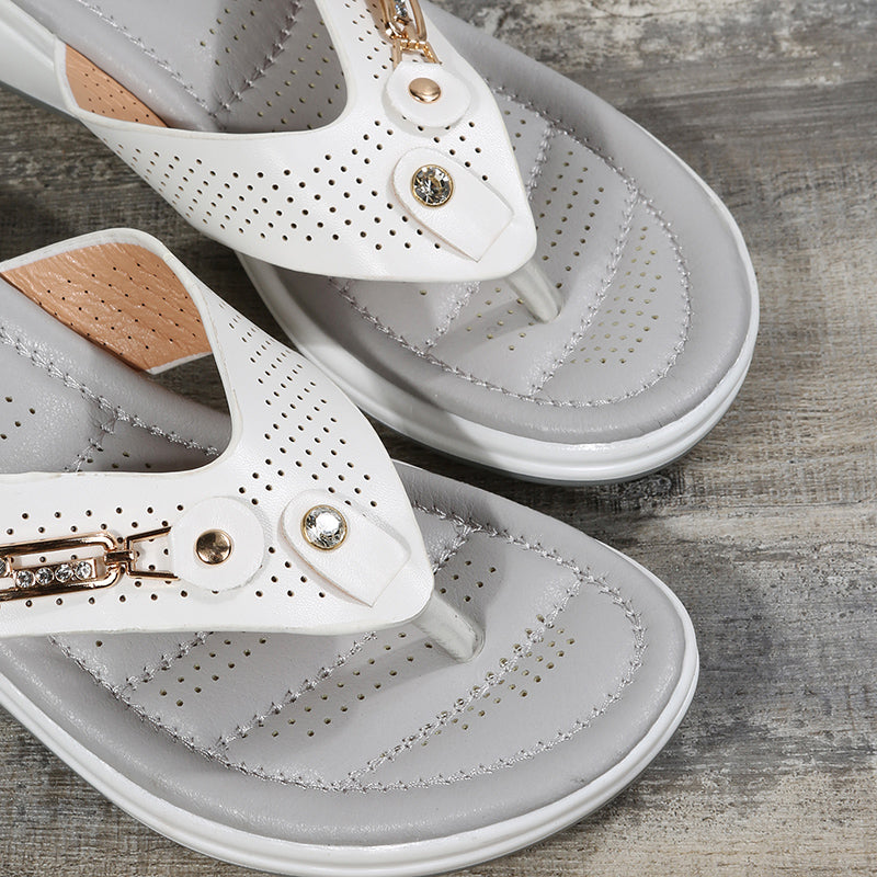 Infradito comode da donna con tacco piccolo - leggere, casual, per passeggiate e spiaggia