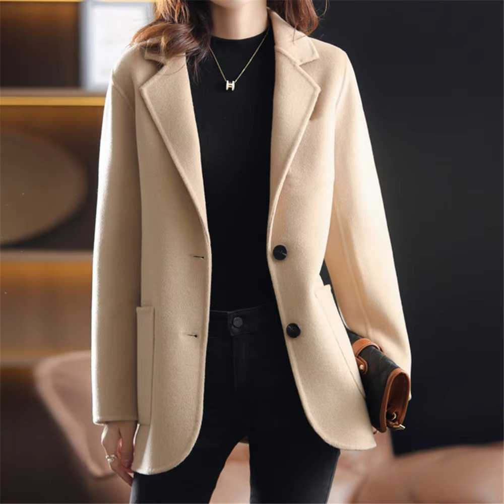 Blazer da donna con bottoni e tasche