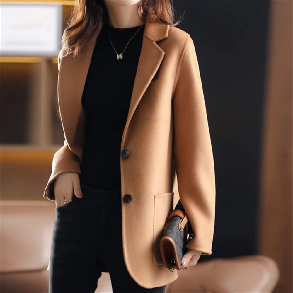 Blazer da donna con bottoni e tasche