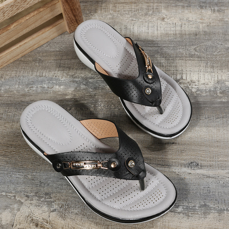 Infradito comode da donna con tacco piccolo - leggere, casual, per passeggiate e spiaggia