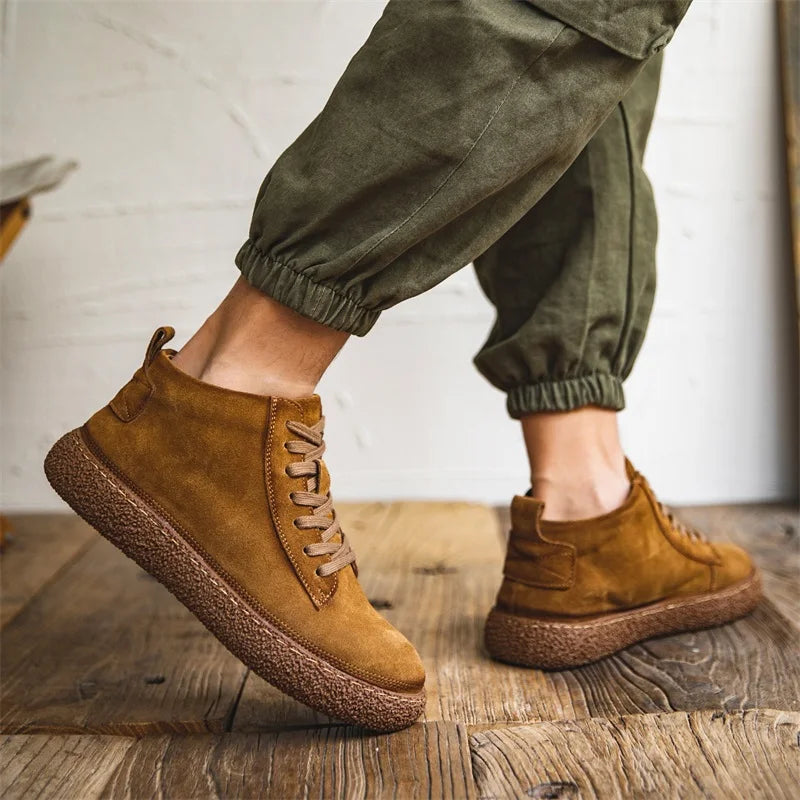 Scarpe uomo casual in pelle scamosciata – sneaker alta con suola robusta