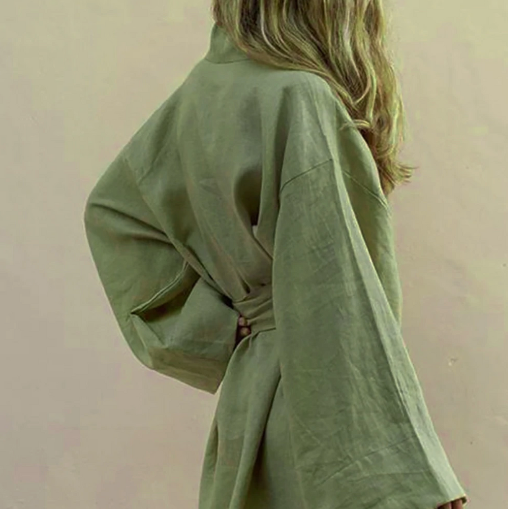 Mini abito kimono casual leggero e di tendenza per le donne