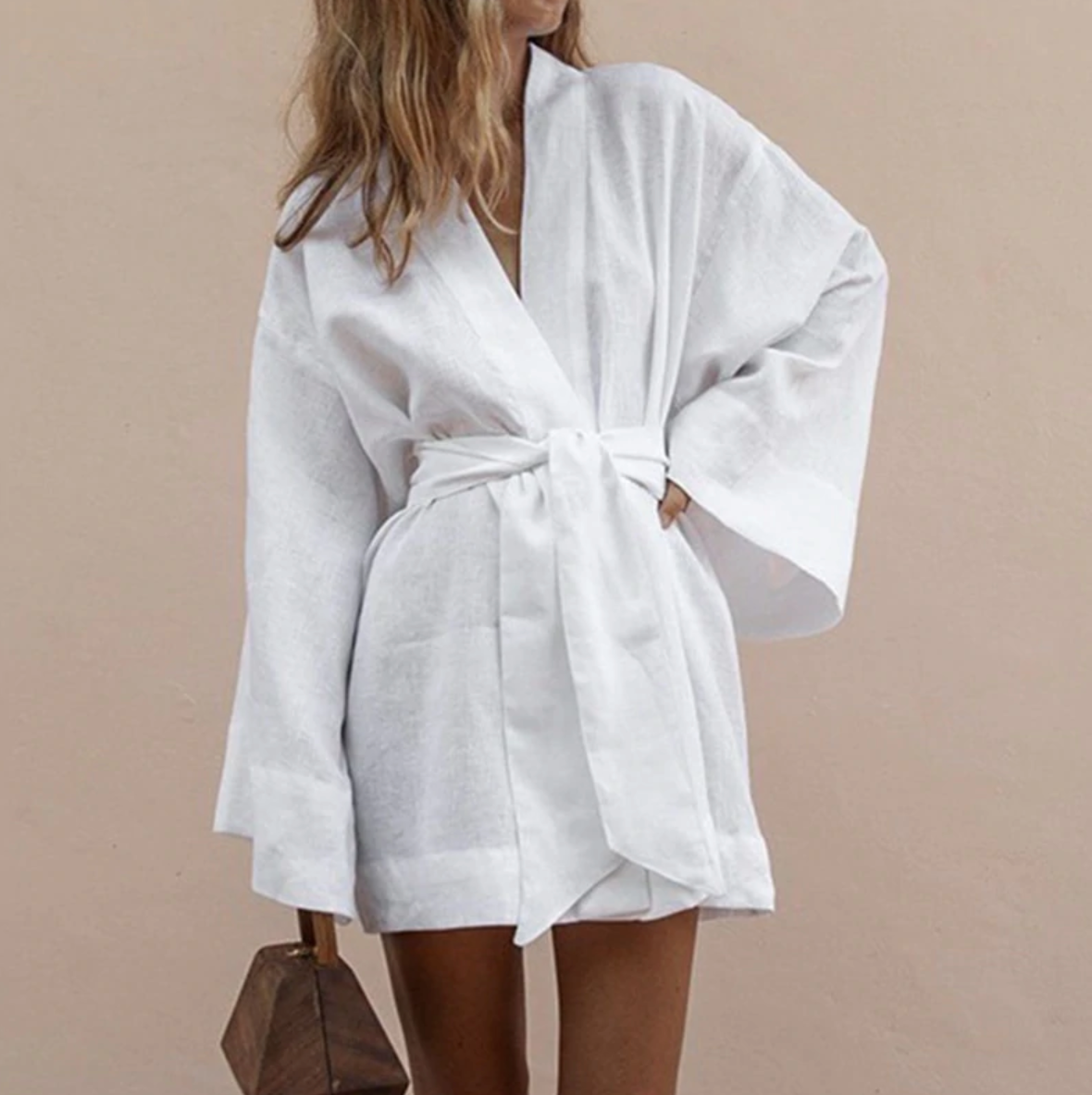 Mini abito kimono casual leggero e di tendenza per le donne