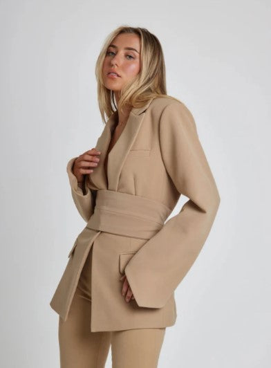 Blazer donna sofisticato ed elegante con scollo a V
