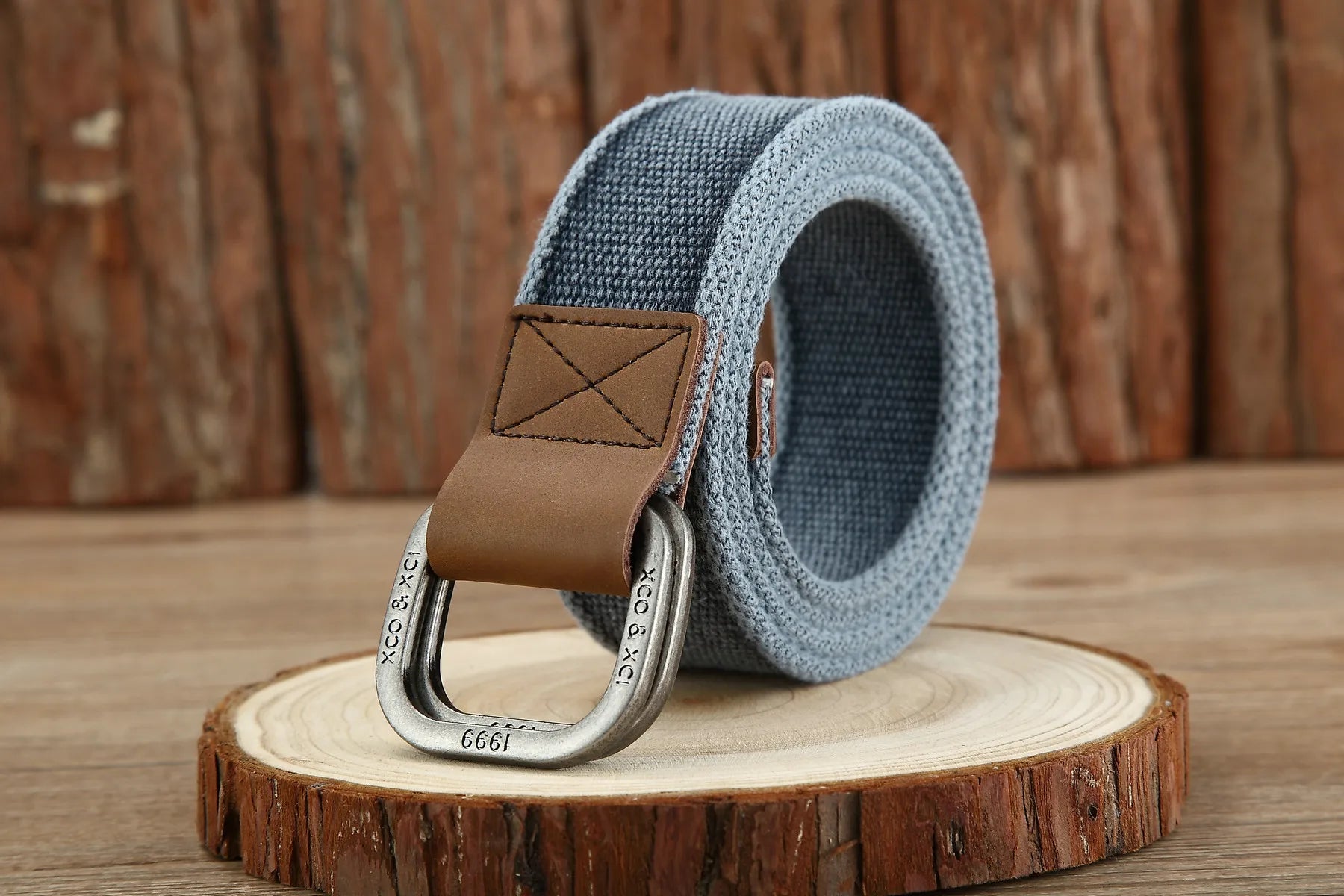 Cintura in tela di design per uomo: accessorio casual ed elegante per jeans