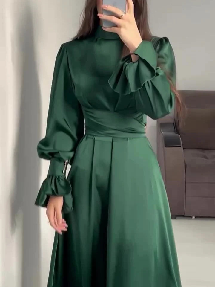 Elegant aftenkjole i satin til kvinder – Lang trapezformet kjole med lange pufærmer