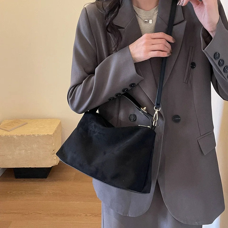 Borsa a tracolla in pelle scamosciata da donna