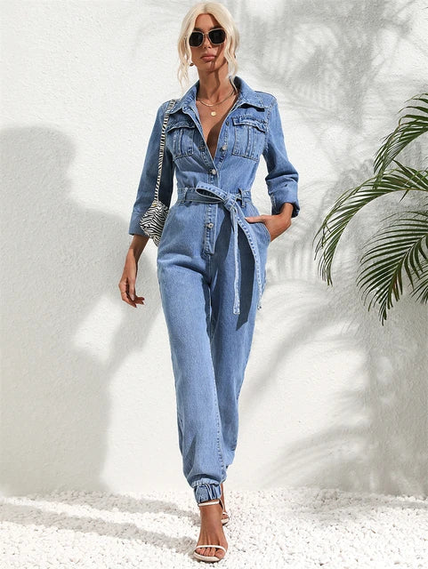 Tuta in denim da donna: comoda ed elegante in look denim