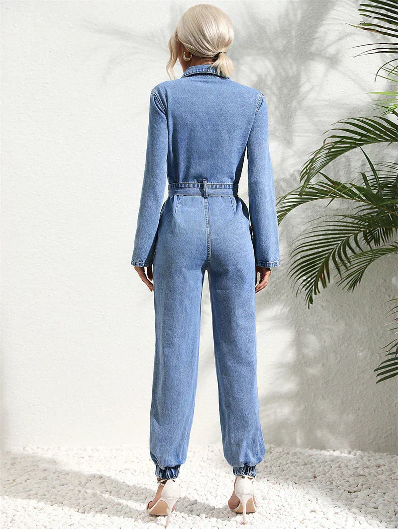 Tuta in denim da donna: comoda ed elegante in look denim