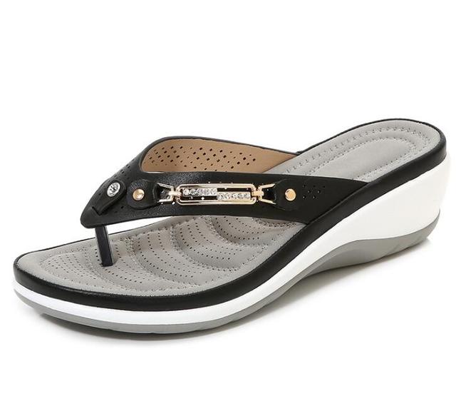Infradito comode da donna con tacco piccolo - leggere, casual, per passeggiate e spiaggia