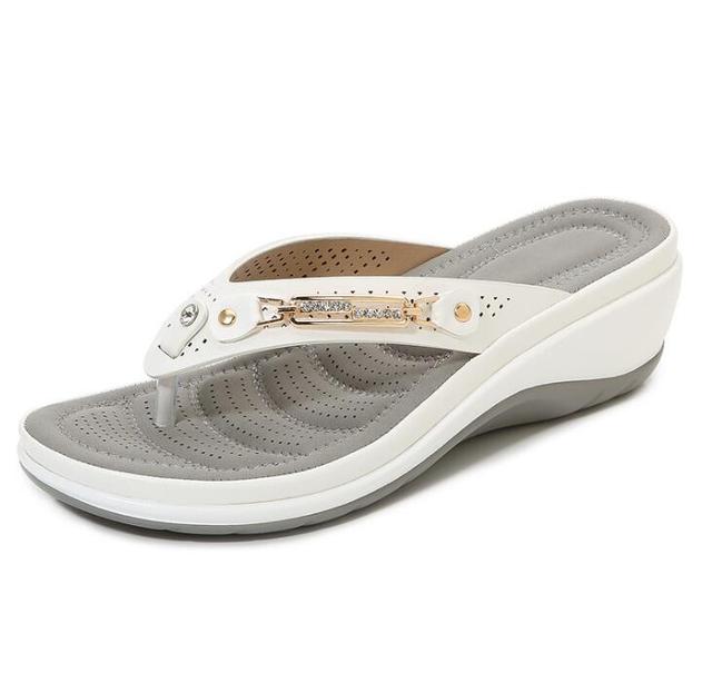 Infradito comode da donna con tacco piccolo - leggere, casual, per passeggiate e spiaggia