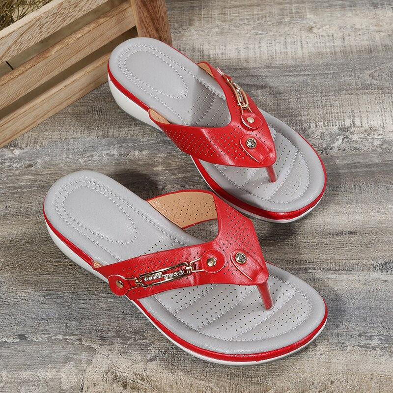 Infradito comode da donna con tacco piccolo - leggere, casual, per passeggiate e spiaggia