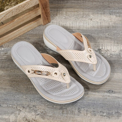 Infradito comode da donna con tacco piccolo - leggere, casual, per passeggiate e spiaggia