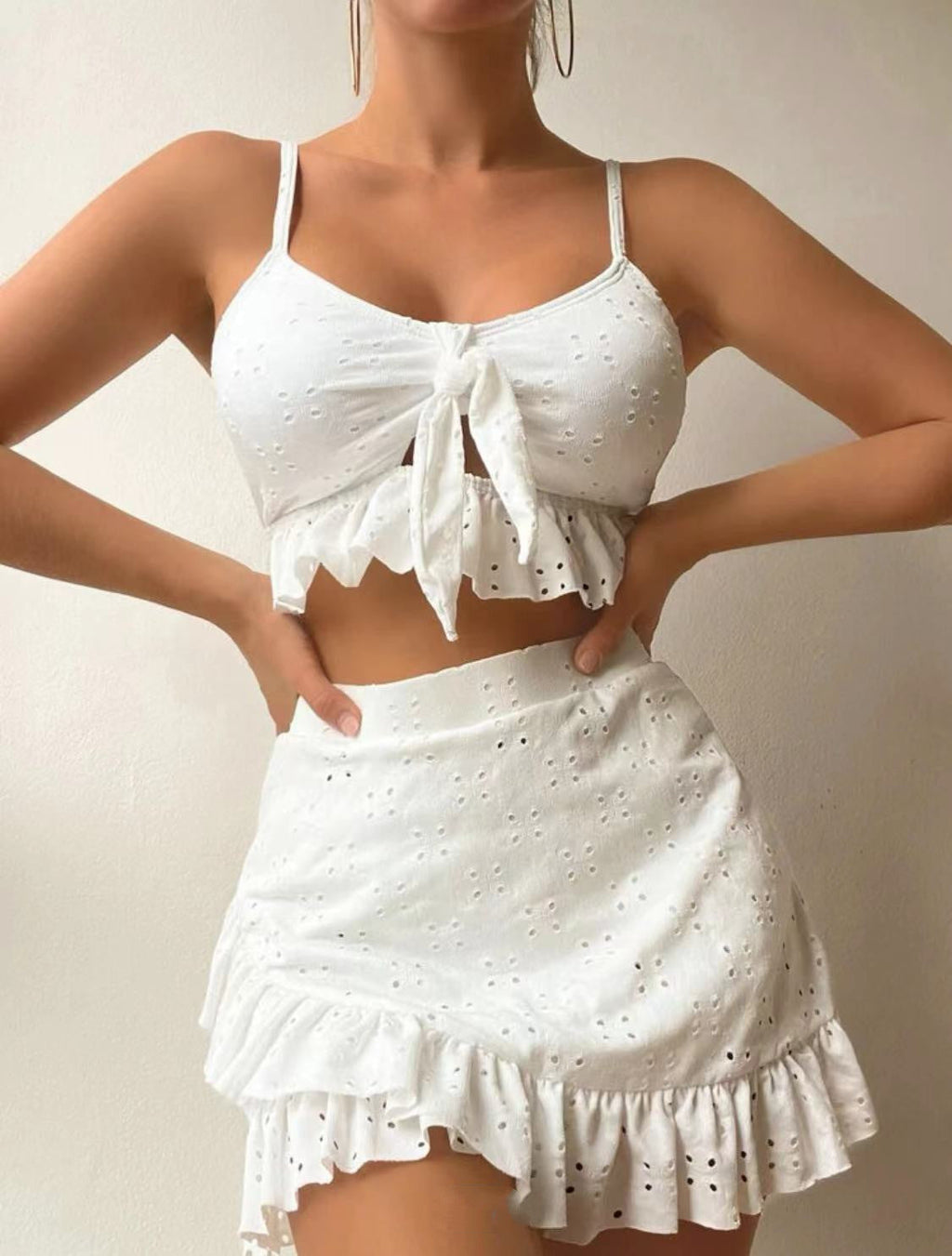 Set di costumi da bagno tre pezzi da donna, eleganti e rugosi