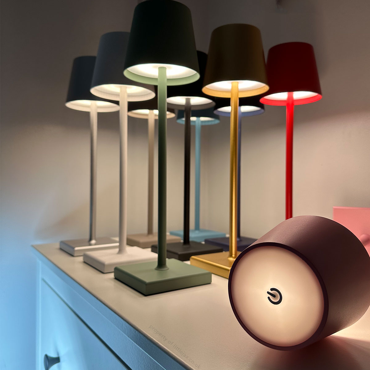 Lampada da tavolo moderna e contemporanea senza fili - Lampada LED ricaricabile senza fili per ufficio, camera da letto, soggiorno o ristorante, con elegante design minimalista