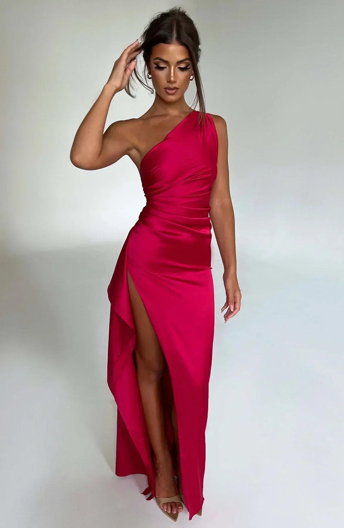 Donna Asimmetrica Satinato Maxi Abito Festa – Audace, Elegante, Lussuoso