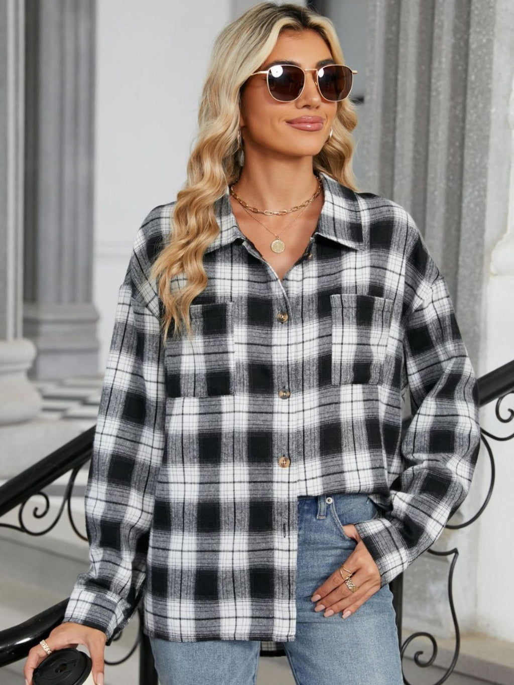 Camicia da donna a maniche lunghe con bottoni a scacchi