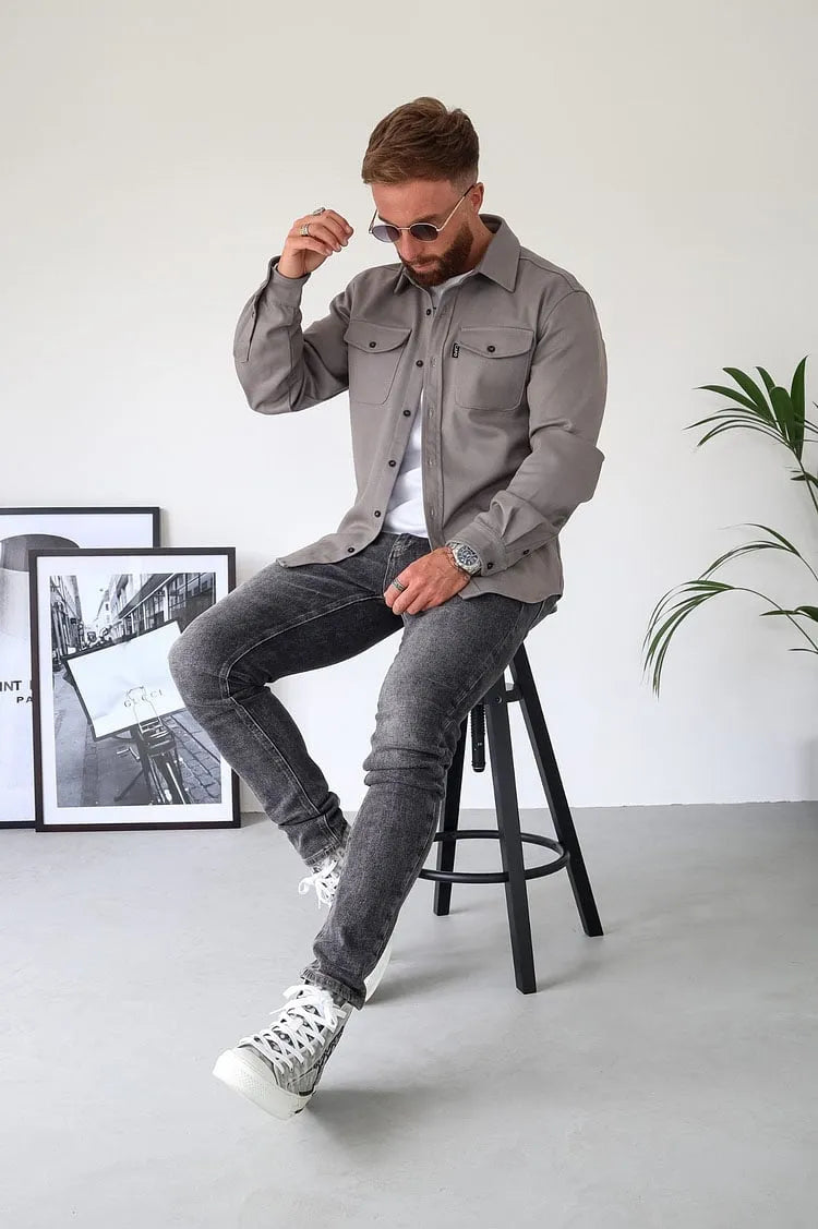 Camicia da uomo con bottoni eleganti e di qualità