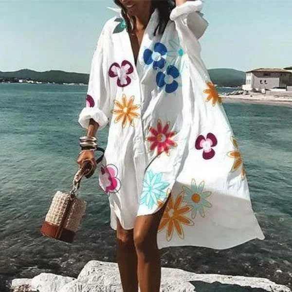 Abito camicia alla moda e fluido Abito bianco