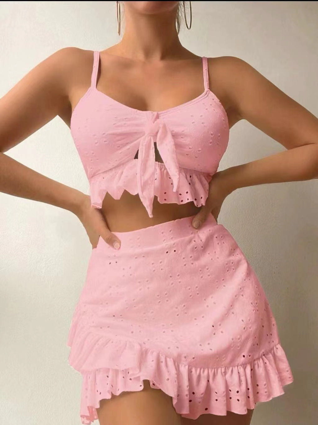 Set di costumi da bagno tre pezzi da donna, eleganti e rugosi