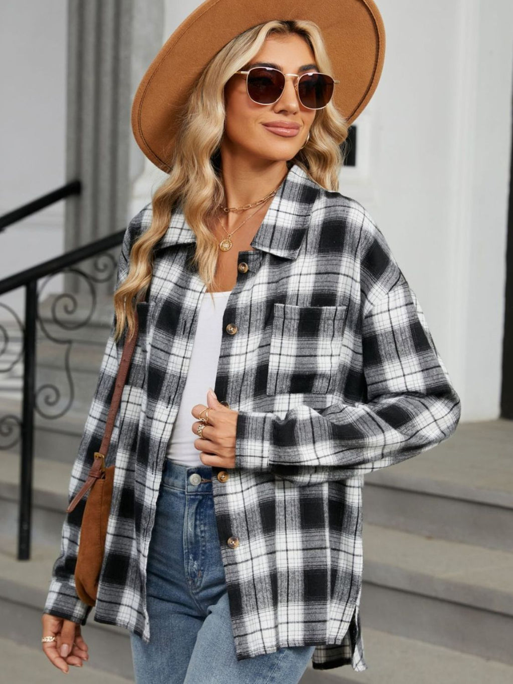 Camicia da donna a maniche lunghe con bottoni a scacchi