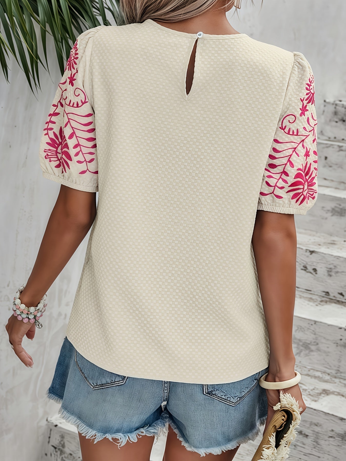 Top elegante con maniche a sbuffo da donna