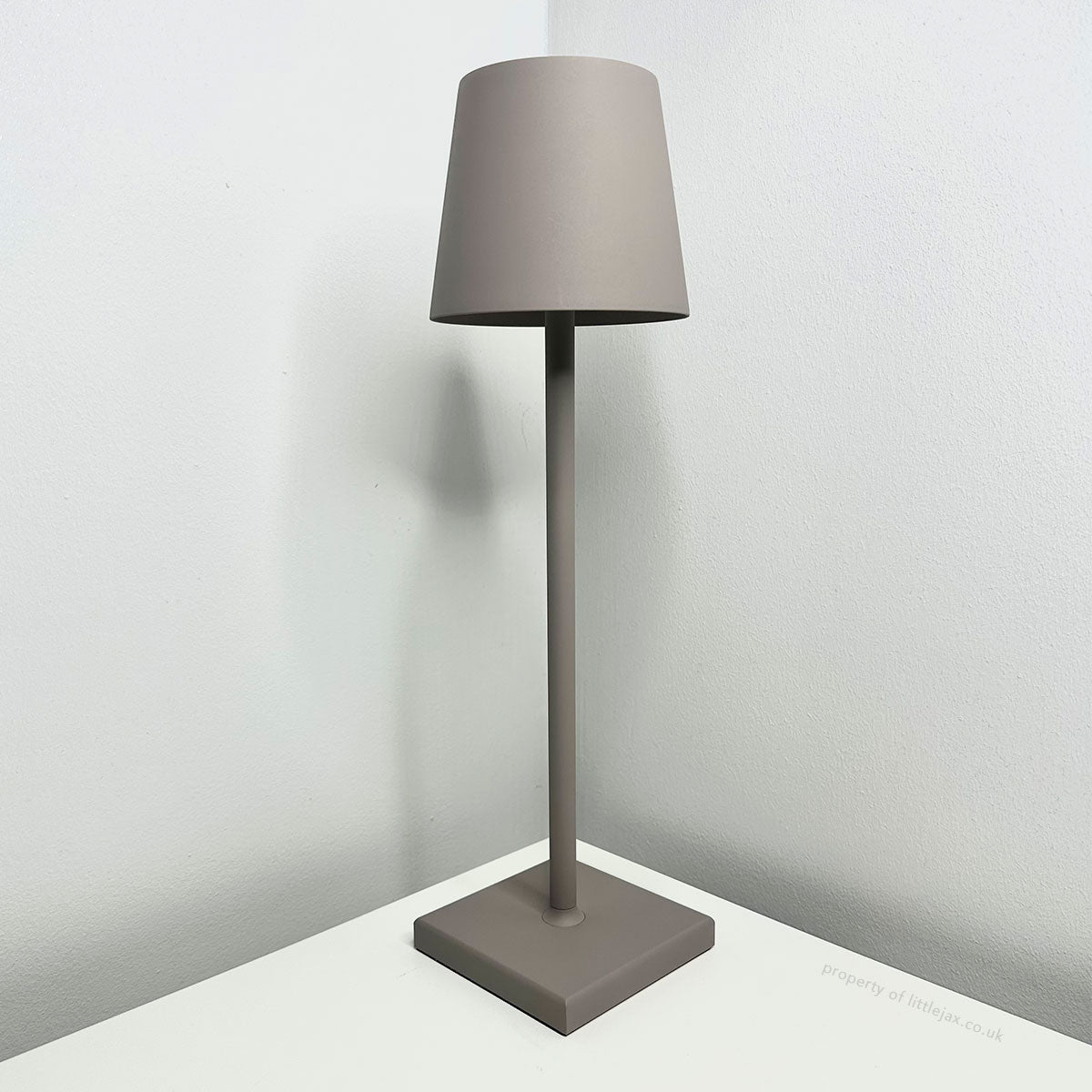 Lampada da tavolo moderna e contemporanea senza fili - Lampada LED ricaricabile senza fili per ufficio, camera da letto, soggiorno o ristorante, con elegante design minimalista
